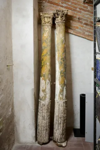 Le due colonnine del teatrino di Elisa di Borbone