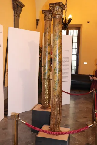Le due colonne del teatro di Elisa restaurate