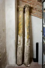 Le due colonnine del teatrino di Elisa di Borbone