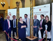Restauro delle due colonne del teatrino di Elisa