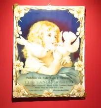 Navi di carta- Depliand di Prodotti alimentari italo-sud americani Bimba circondata da colombe