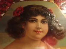 Navi di carta-Manifesto pubblicitario raffigurante fanciulla florida ed elegante