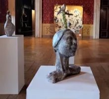 Cartasia 2022- busto di donna circondato da elementi di fantasia-Artista Chadwick Meyer-Italia